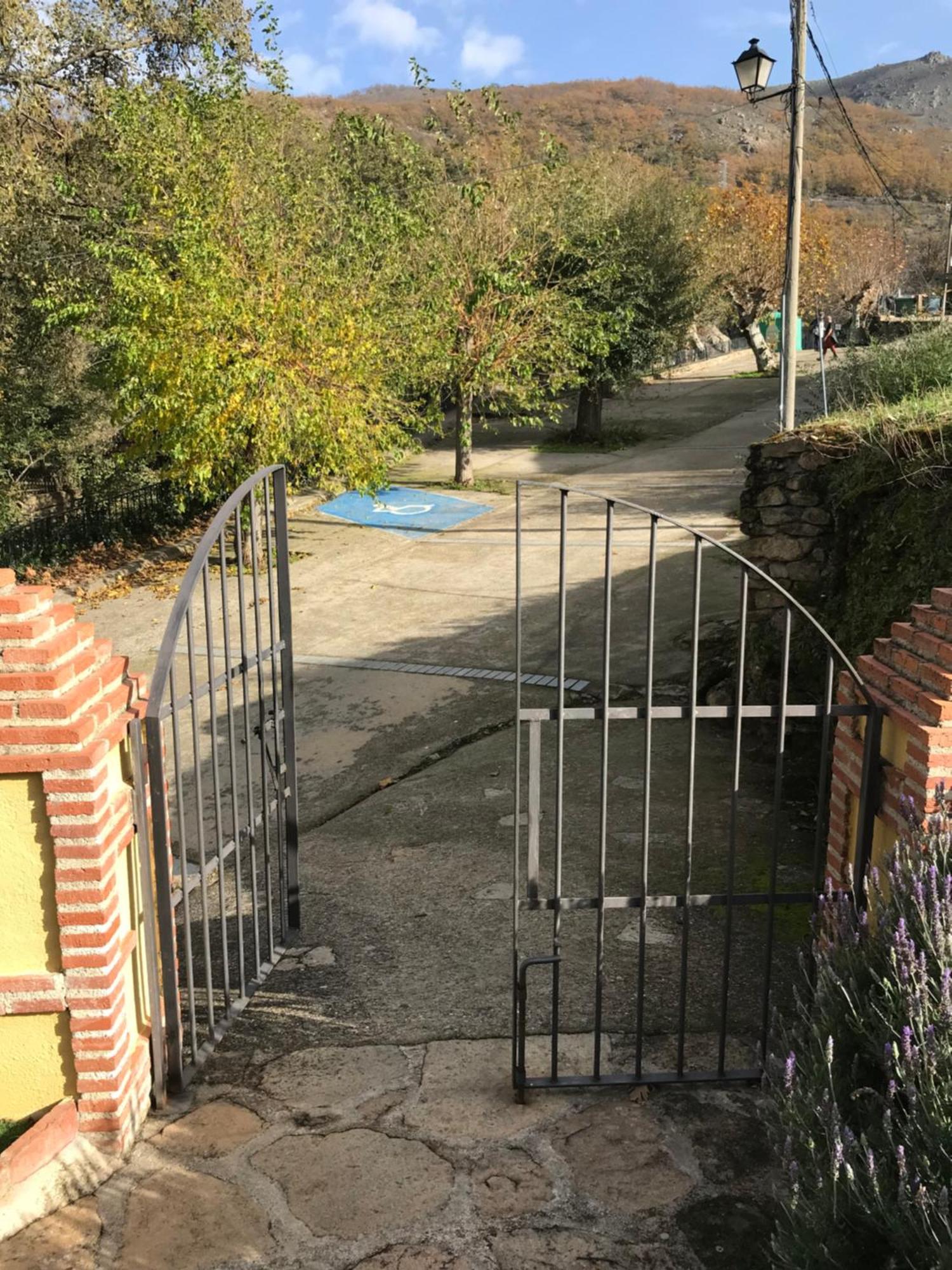 Aroma De Primavera En Casas Rurales Acebuche Casas del Monte Eksteriør bilde